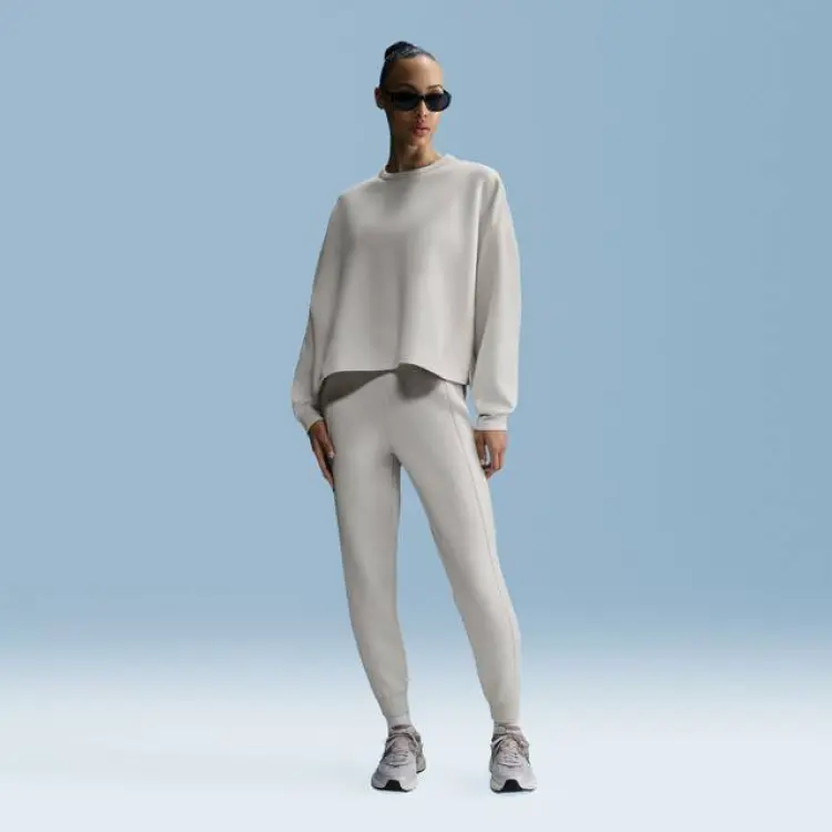Nike 24.7 ImpossiblySoft Dri-FIT Oversized Tröja för Dam - Brun