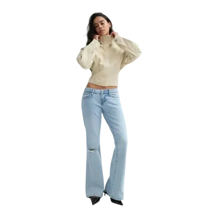 Gina Tricot Slitna Utsvängda Jeans Med Låg Midja Ljusblå Tvätt